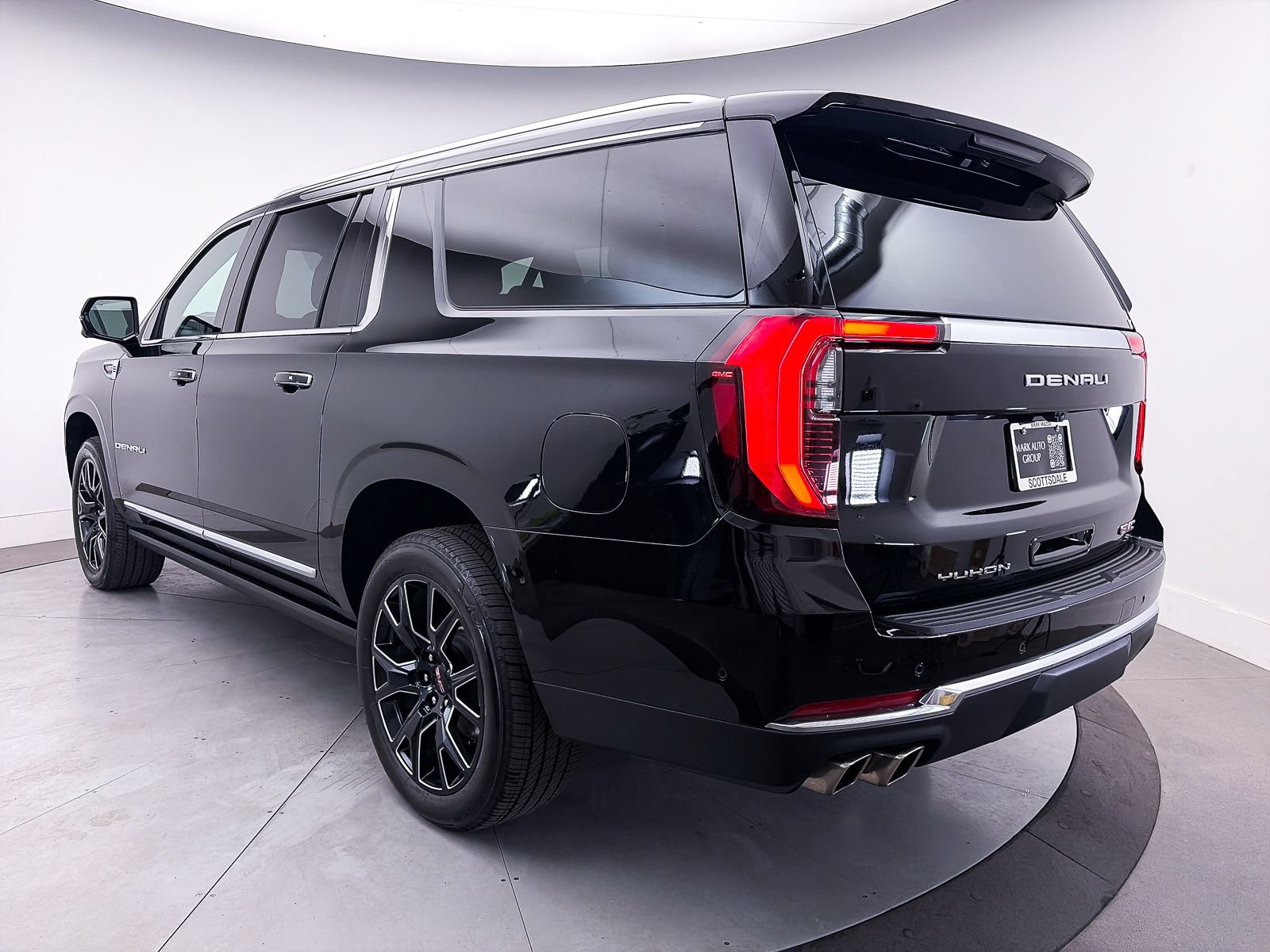 Used 2025 GMC Yukon XL Denali w/ Sun & Power Step Package AWD/4WD image 16