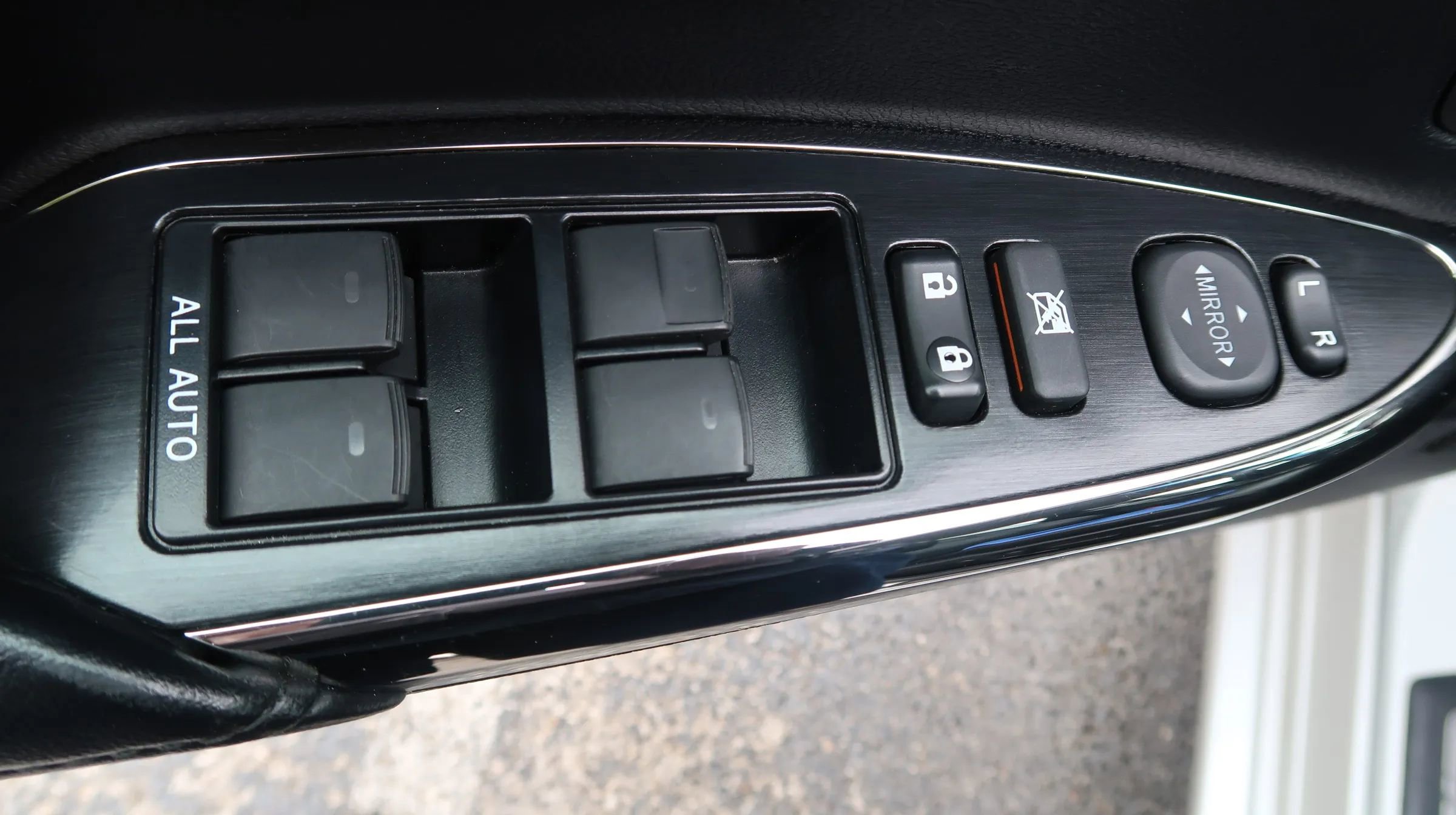 Used 2018 Toyota Avalon Limited w/ All Weather Liner Package FWD image 28