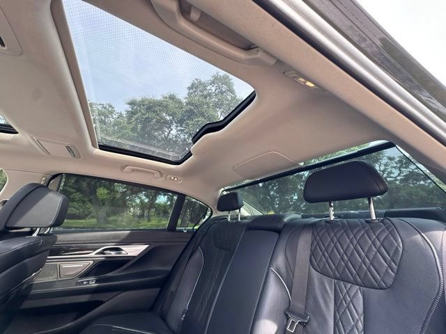 Used 2021 BMW 740i w/ Premium Package RWD image 16