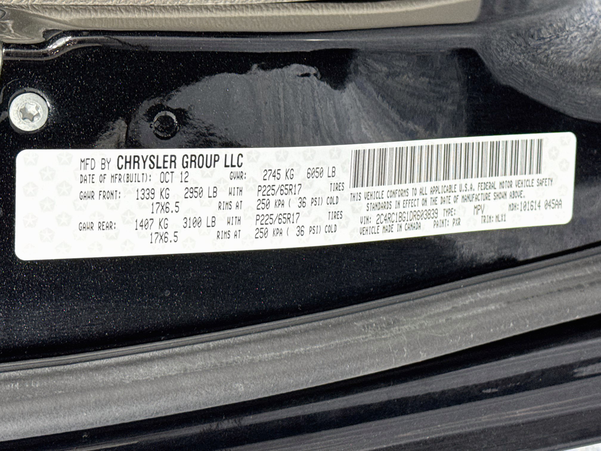 Used 2013 Chrysler Town & Country Touring FWD image 32