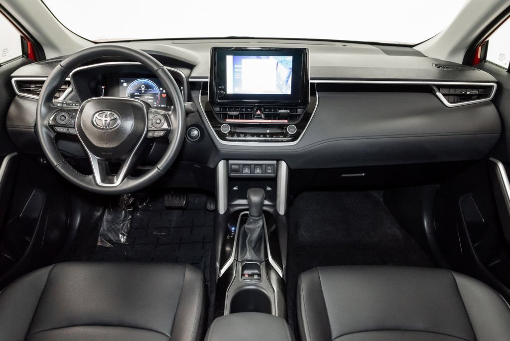 Used 2024 Toyota Corolla Cross XLE w/ Convenience Package AWD/4WD image 25