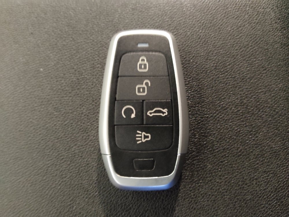 Used 2020 Chevrolet Equinox LT w/ Midnight Edition image 32