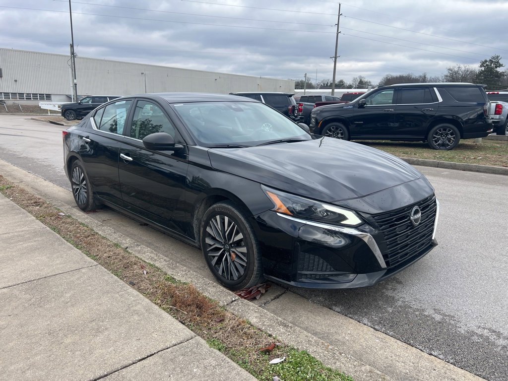 Used 2024 Nissan Altima 2.5 SV image 3