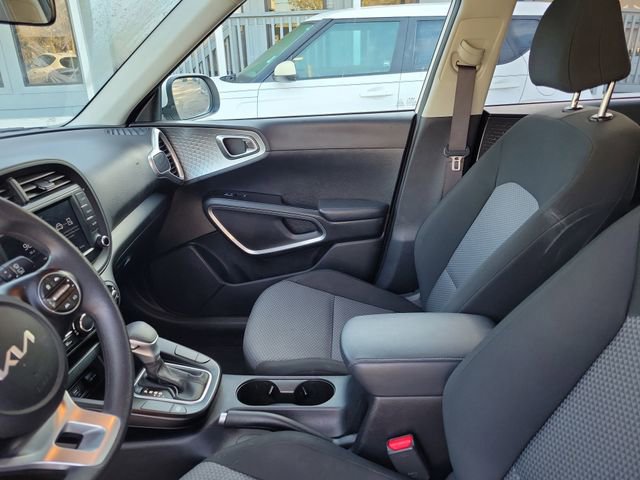 Used 2023 Kia Soul LX image 13