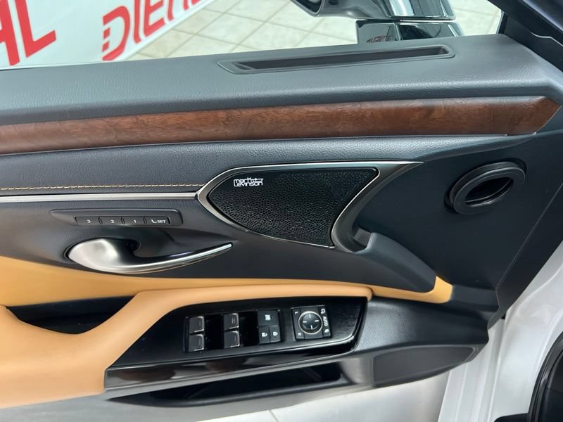 Used 2024 Lexus ES 300h w/ Accessory Package (Z1) FWD image 21