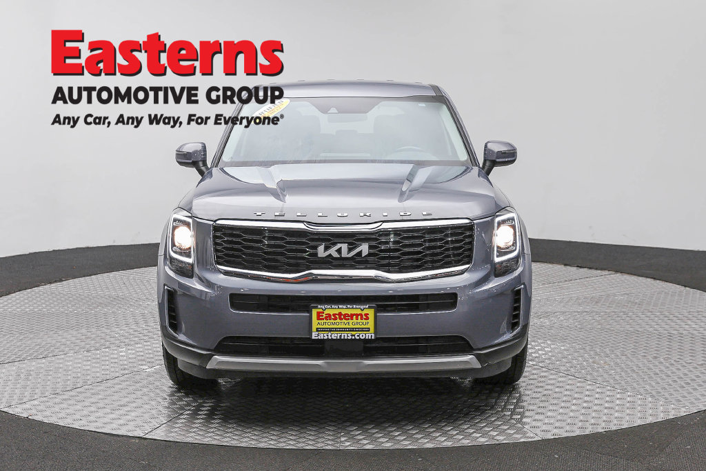 Used 2022 Kia Telluride LX FWD image 3