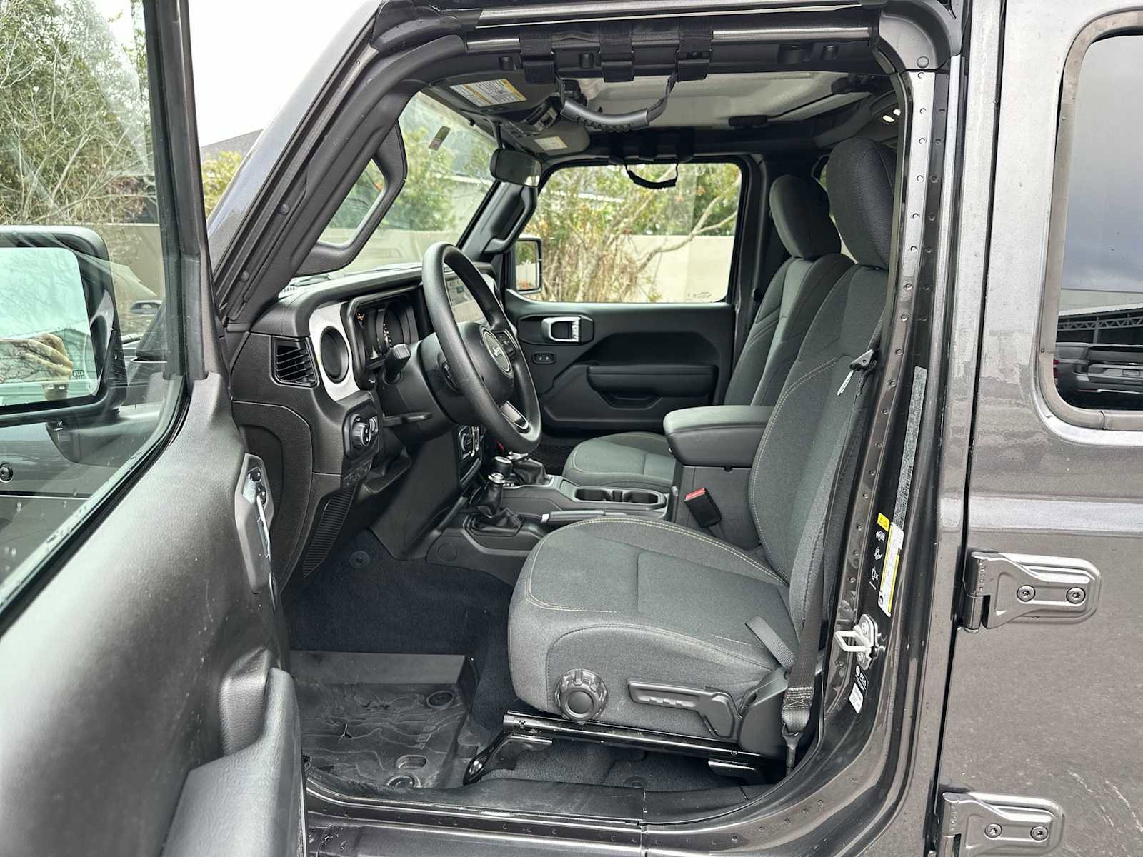 Used 2024 Jeep Gladiator Sport image 2