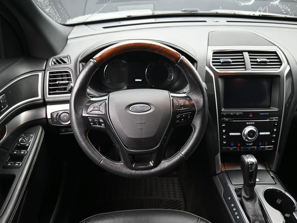 Used 2017 Ford Explorer Platinum image 23