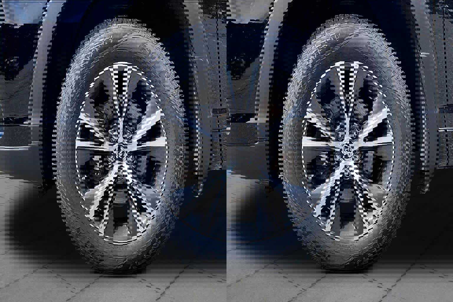 Certified 2018 Toyota Highlander Plus w/ Carpet Mat Package (TMS) AWD/4WD image 11