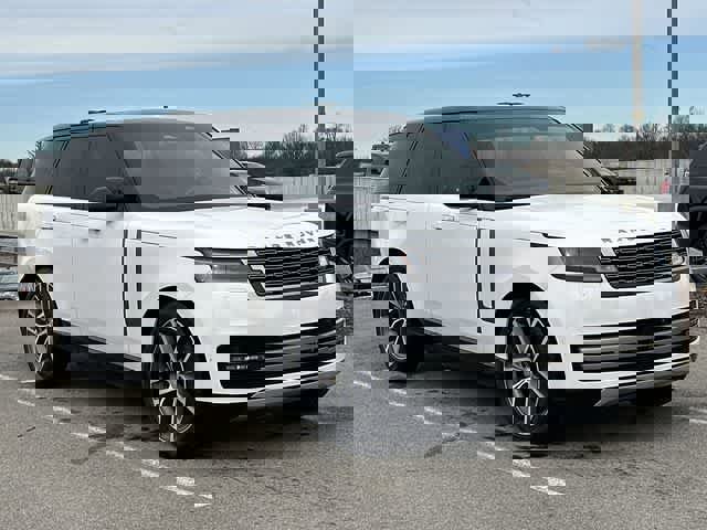 Used 2025 Land Rover Range Rover SE image 22