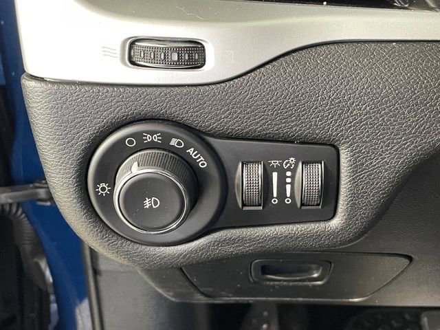 Used 2018 Jeep Cherokee Latitude Plus w/ Cold Weather Group image 15