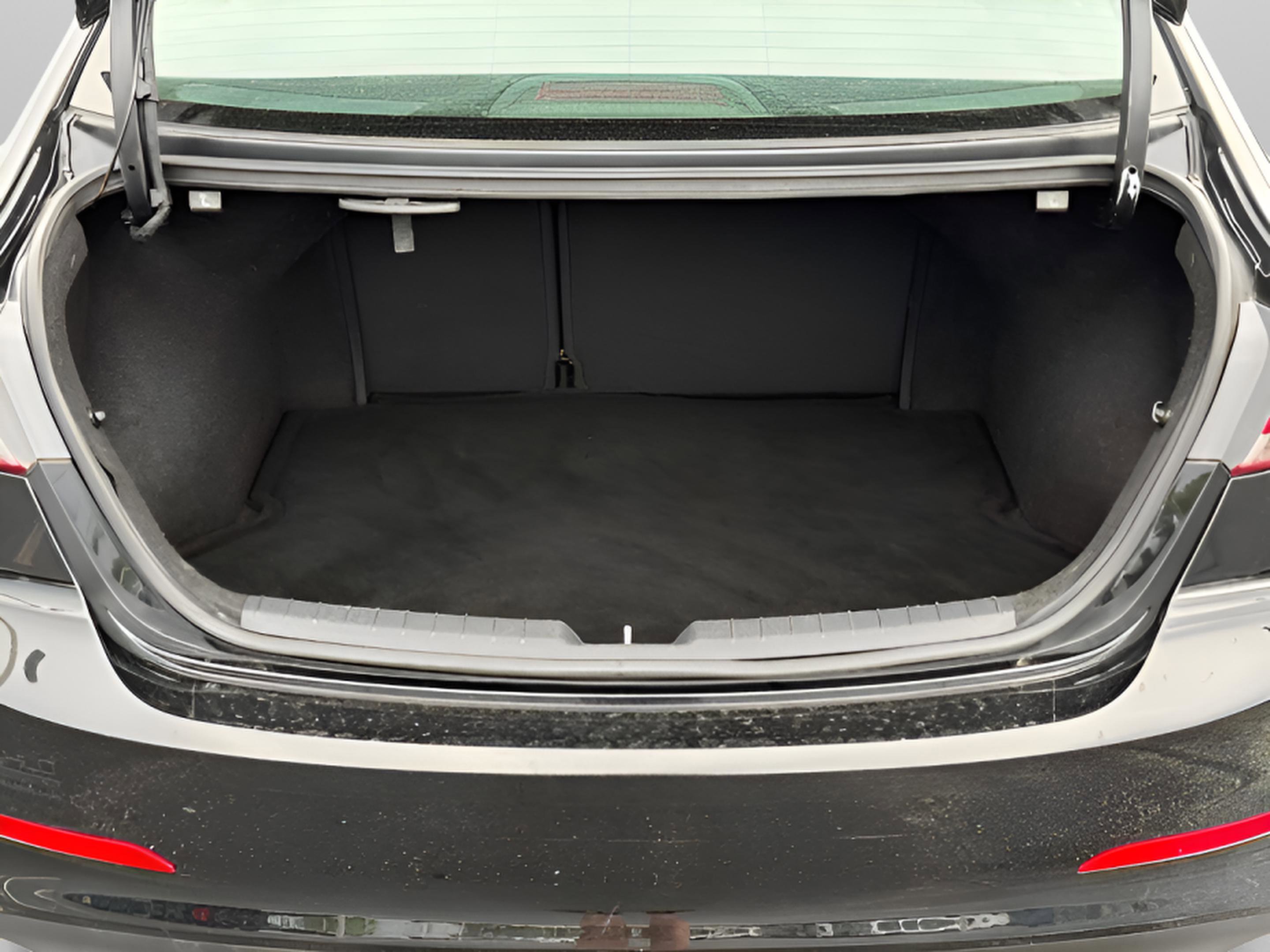 Used 2018 Hyundai Elantra SEL w/ Cargo Package FWD image 9
