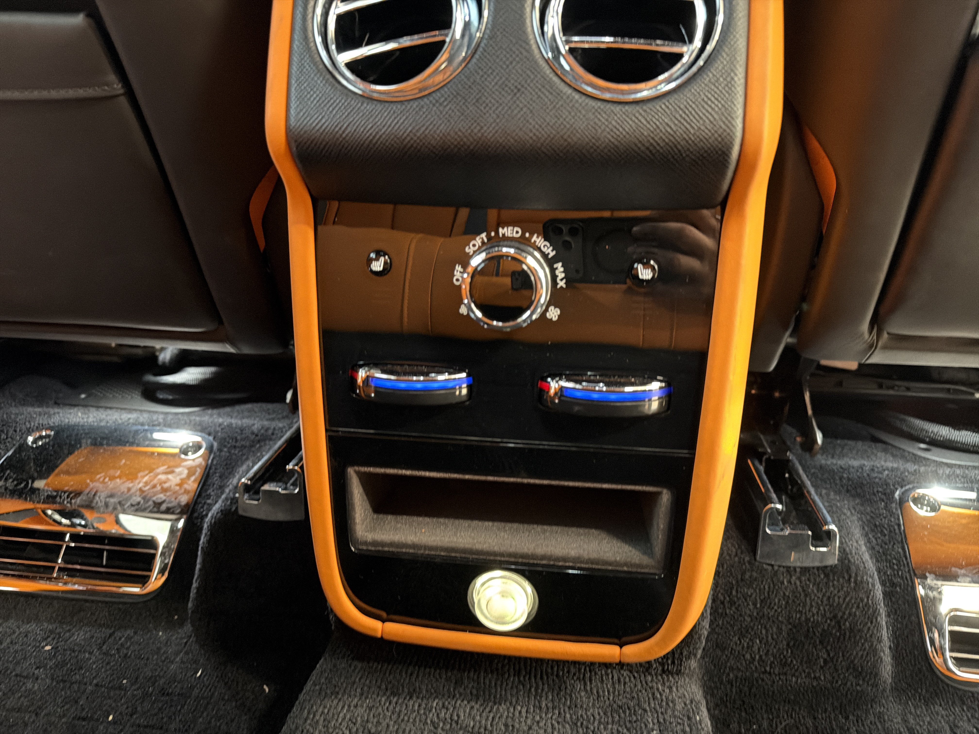 Certified 2022 Rolls-Royce Cullinan AWD/4WD image 35