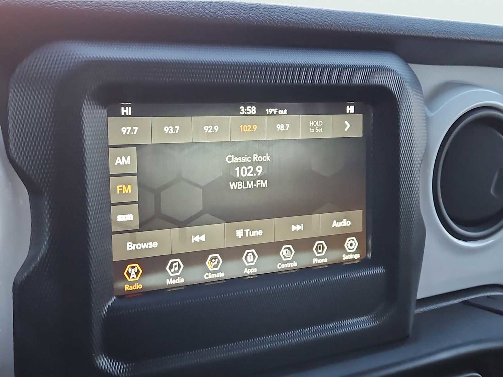 Used 2021 Jeep Wrangler Unlimited Islander image 23