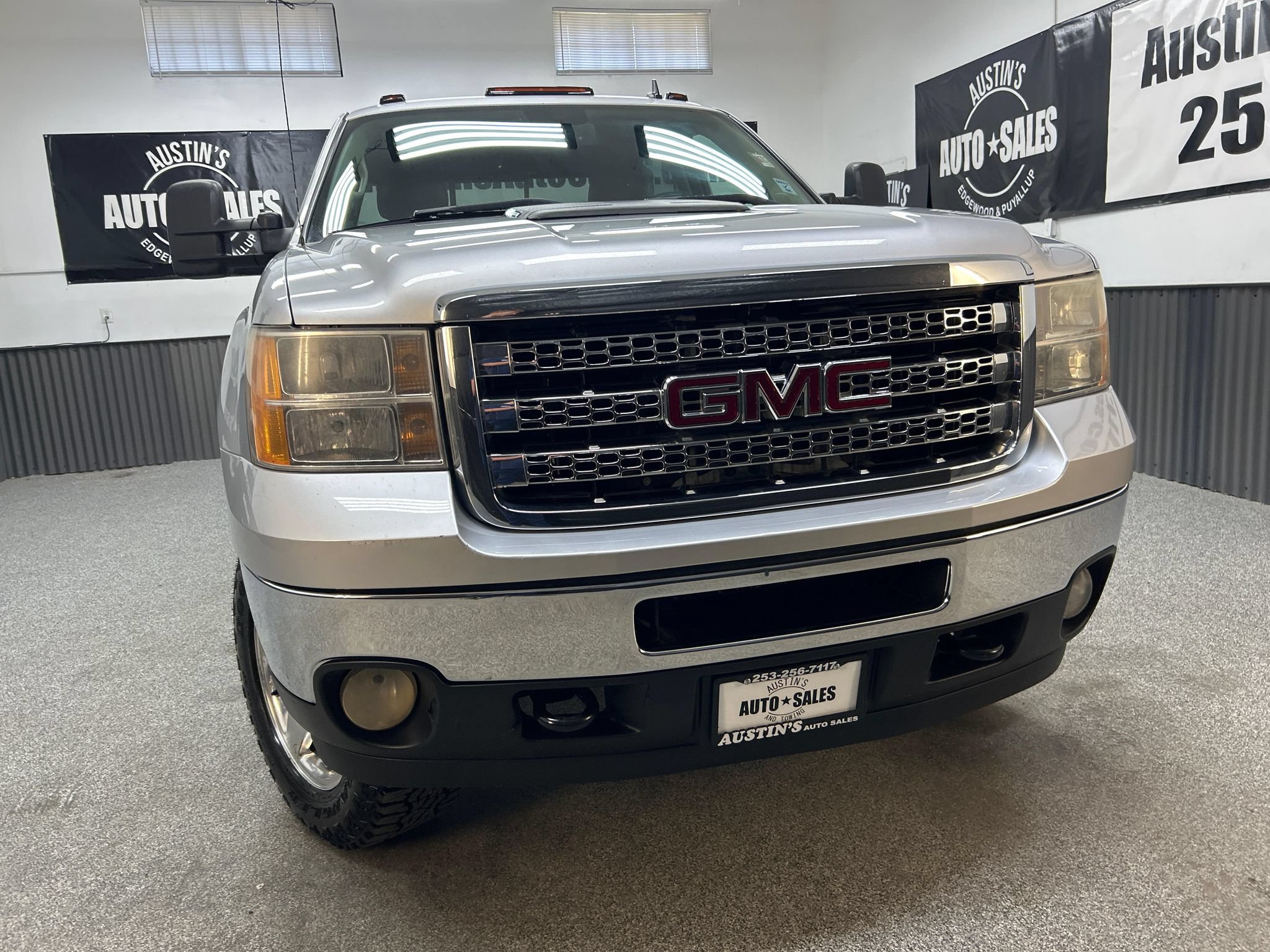 Used 2012 GMC Sierra 2500 SLE w/ SLE Preferred Package AWD/4WD image 2