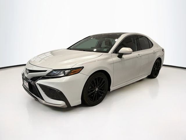 Used 2021 Toyota Camry XSE image 3