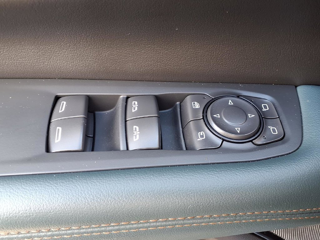 Used 2026 GMC Yukon AT4 w/ AT4 Premium Plus Package AWD/4WD image 11