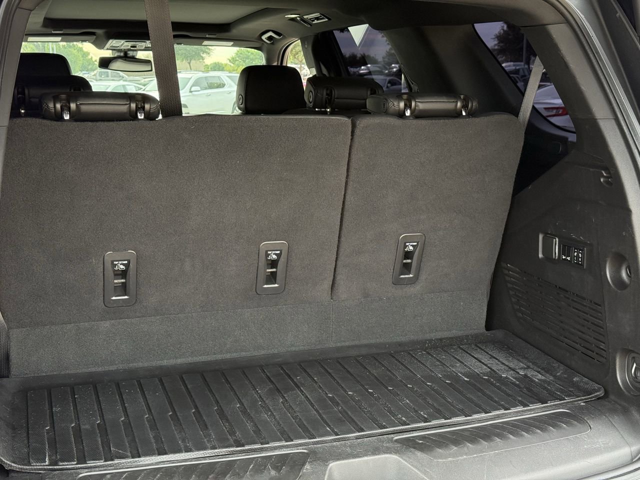 Used 2022 Chevrolet Tahoe LT w/ Luxury Package image 25