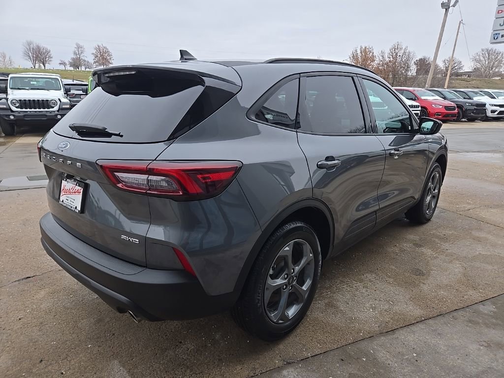 Used 2025 Ford Escape ST-Line image 10