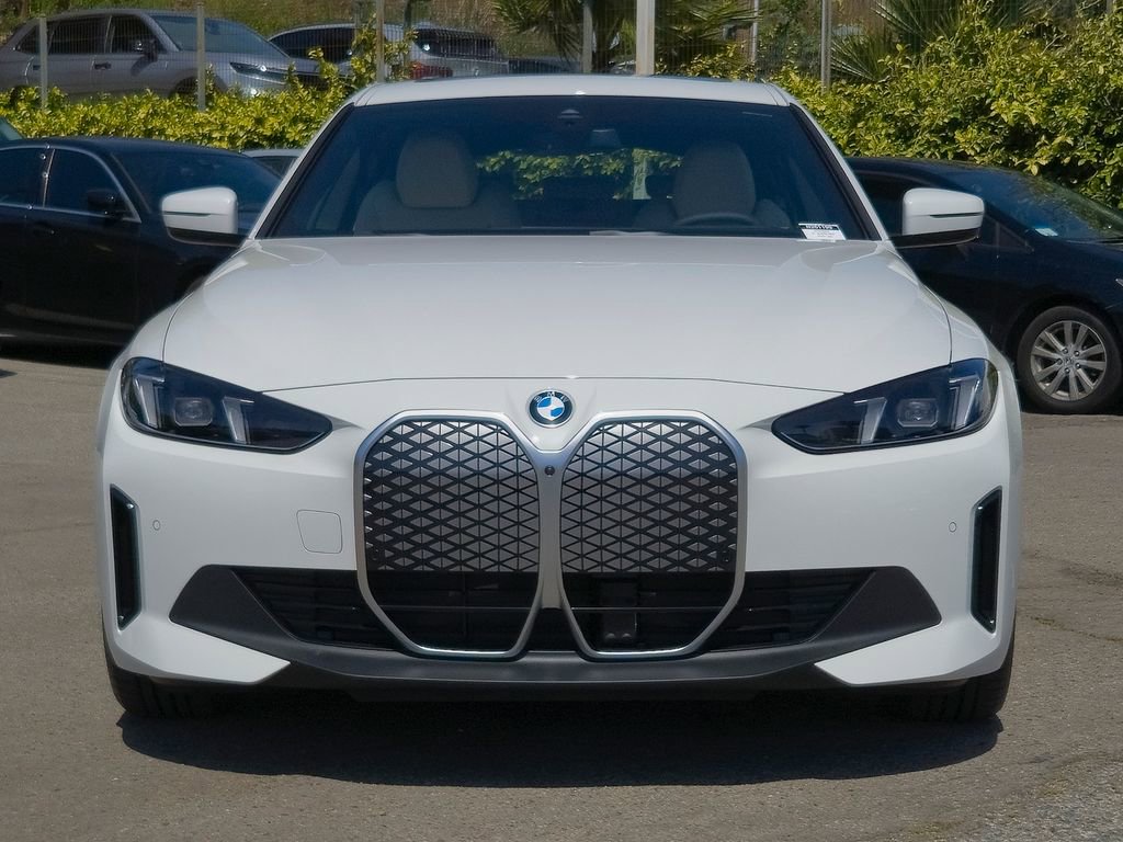 New 2026 BMW i4 eDrive40 w/ Parking Assistance Package RWD image 3