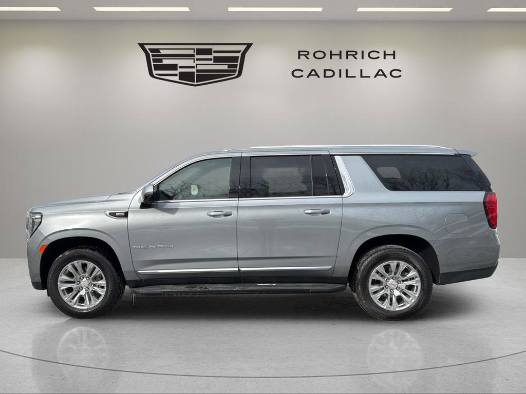 Used 2024 GMC Yukon XL Denali w/ Advanced Technology Package image 9