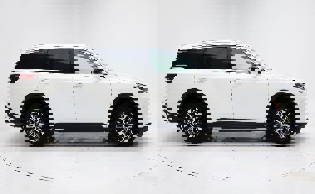 Used 2025 INFINITI QX60 Pure AWD/4WD image 3