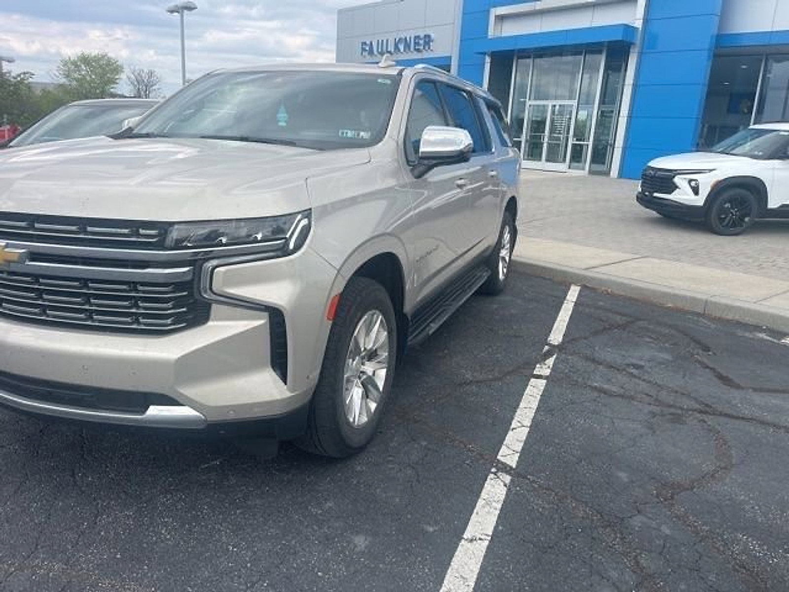 Used 2024 Chevrolet Suburban Premier AWD/4WD image 5