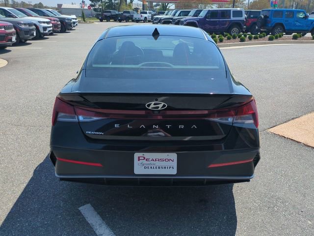 Used 2025 Hyundai Elantra Sport FWD image 5