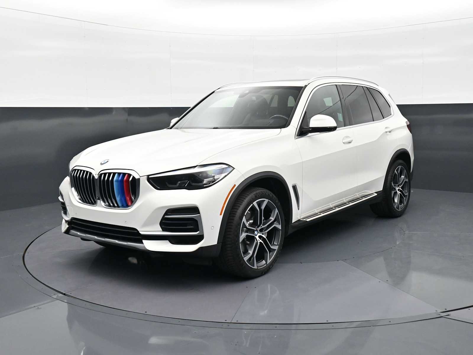 Used 2022 BMW X5 sDrive40i w/ Premium Package RWD image 1