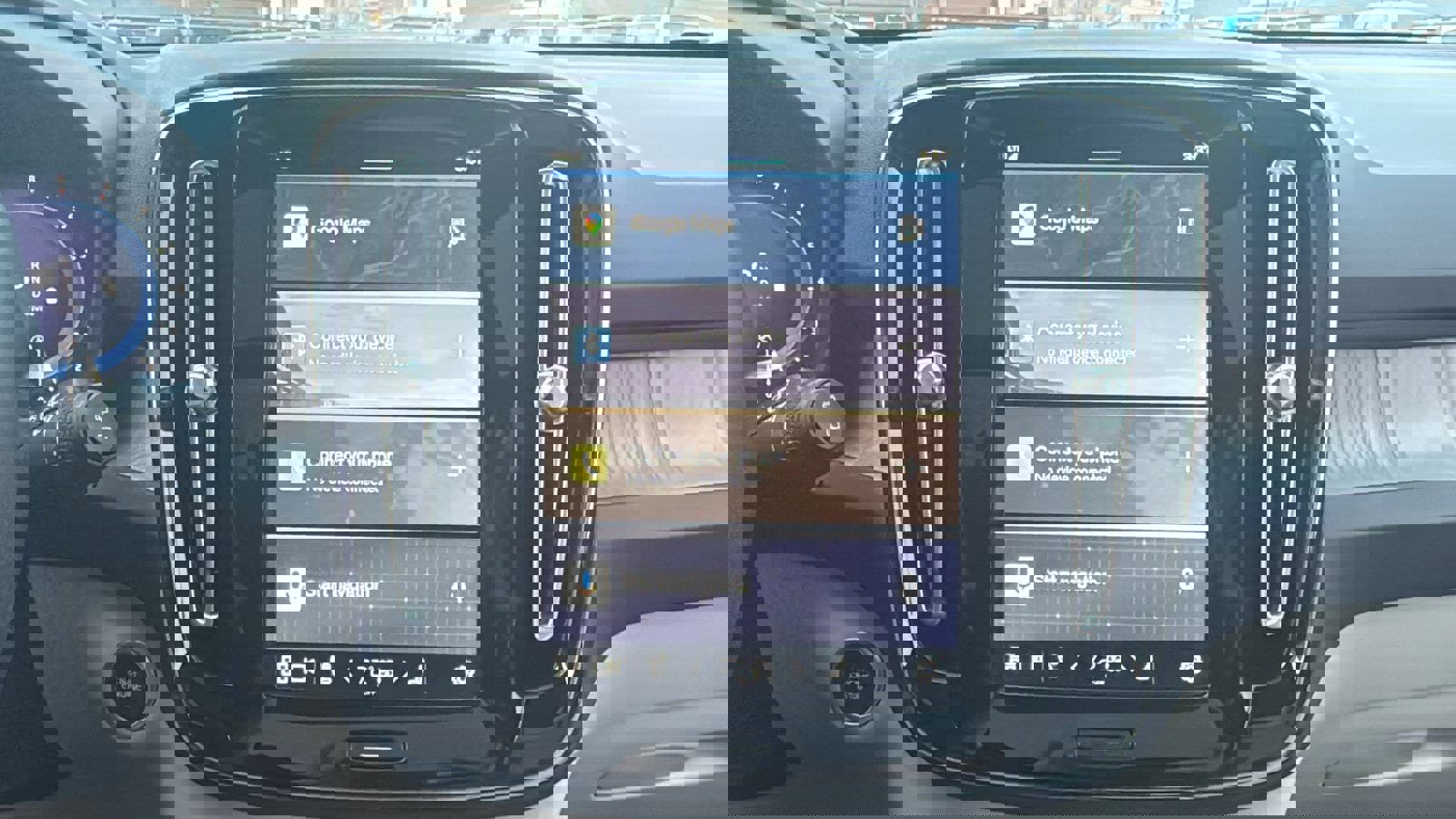 Used 2023 Volvo XC40 B5 Plus w/ Climate Package image 18