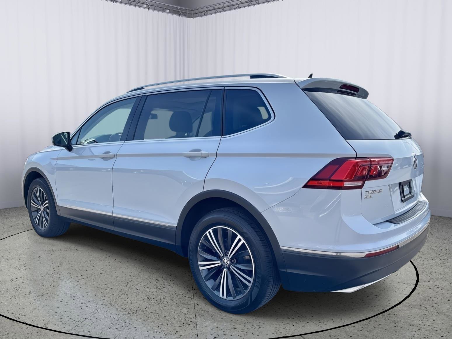 Used 2018 Volkswagen Tiguan SEL AWD/4WD image 10