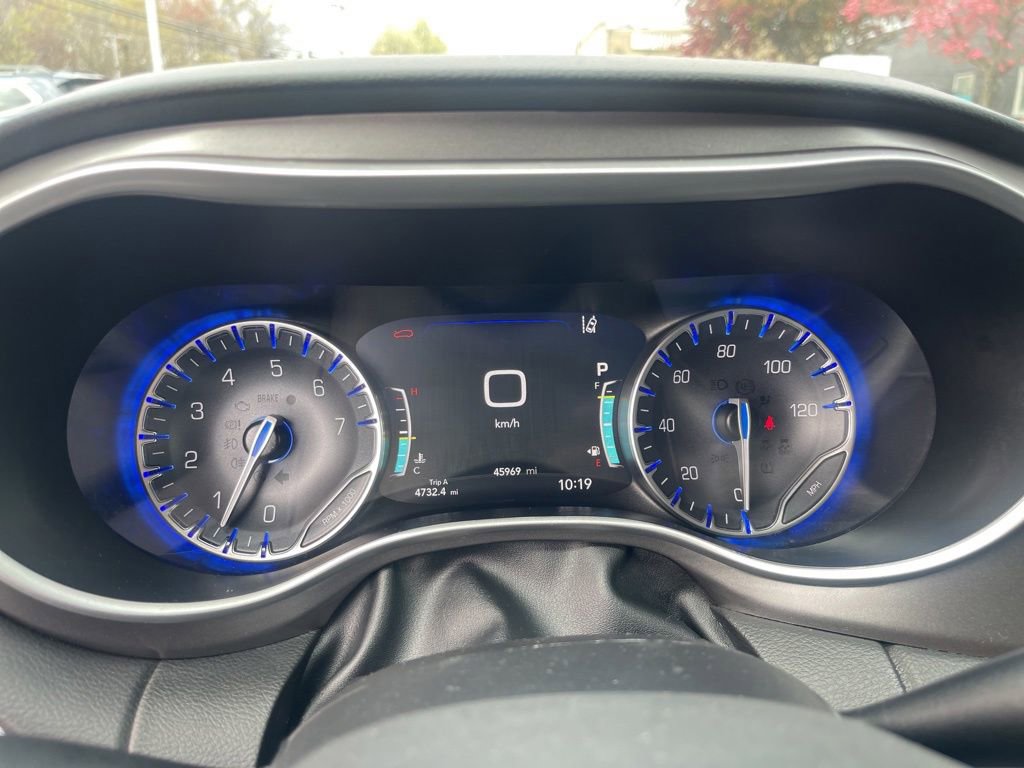 Used 2024 Chrysler Pacifica Touring-L FWD image 24