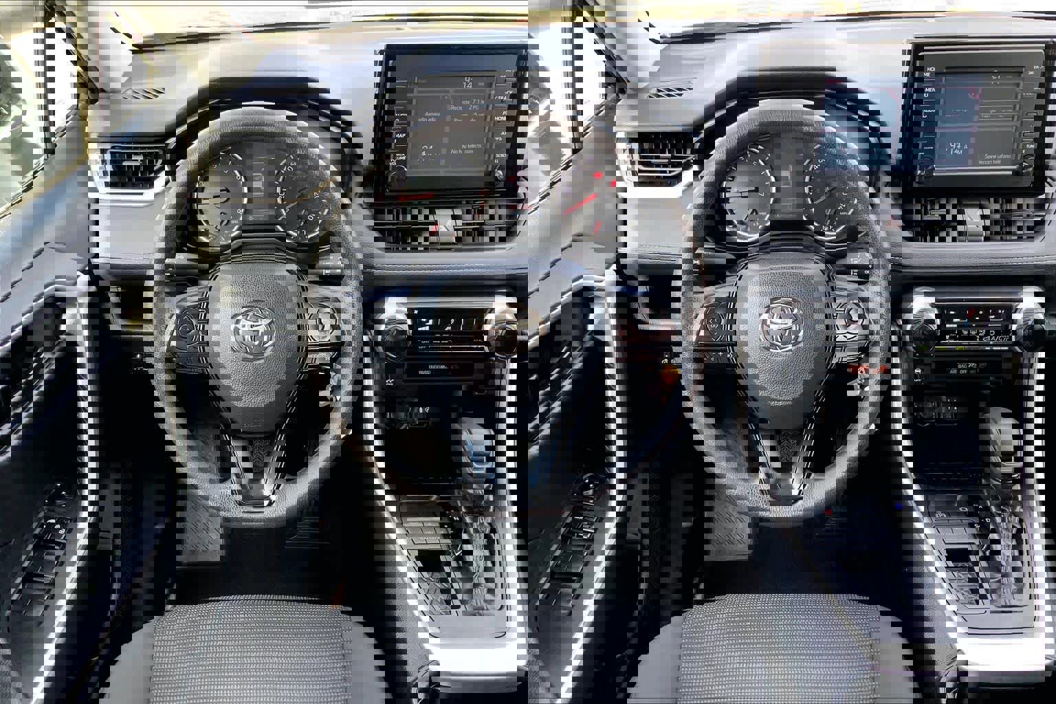 Used 2019 Toyota RAV4 LE image 6