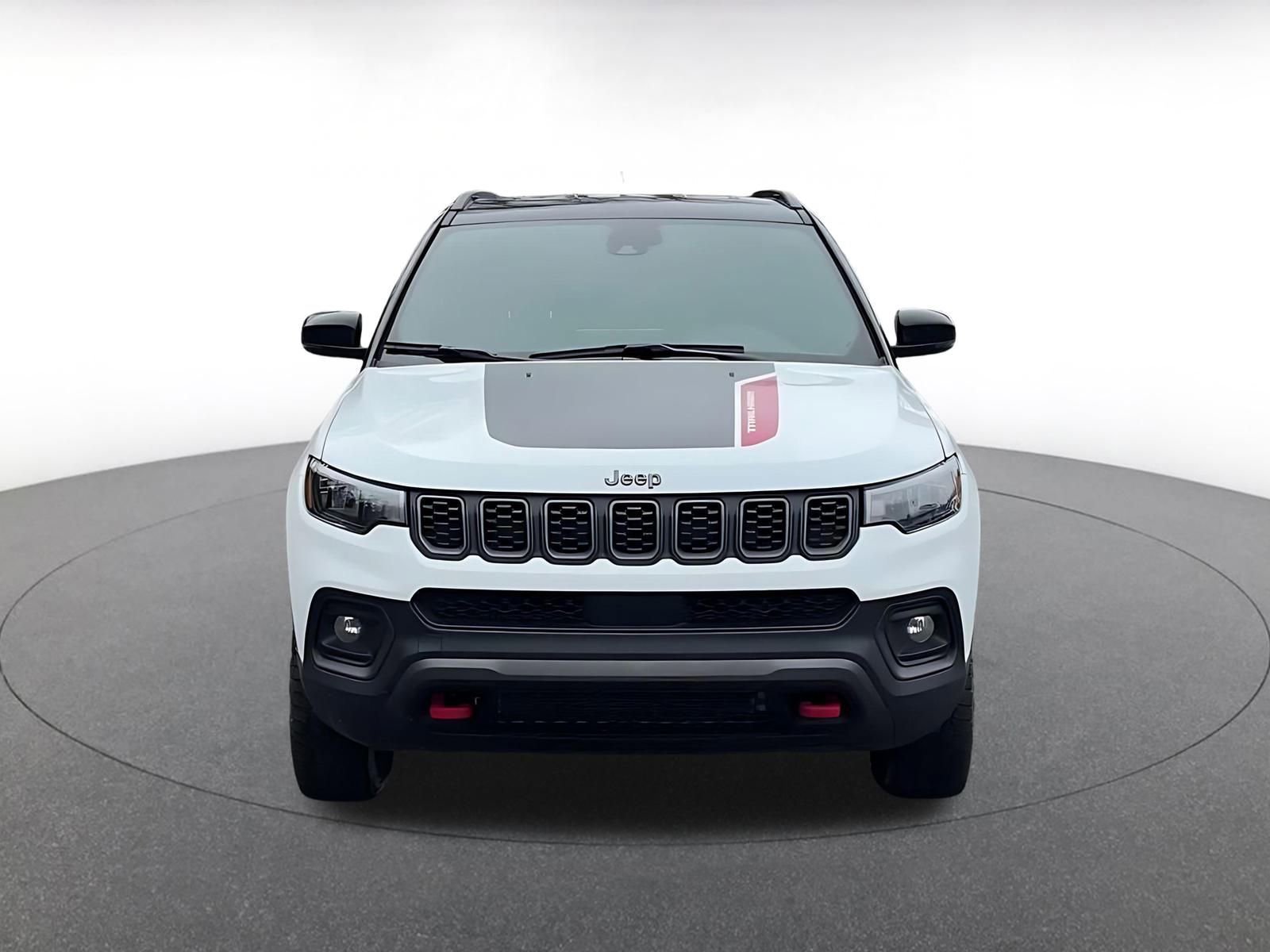 Used 2025 Jeep Compass Trailhawk image 4