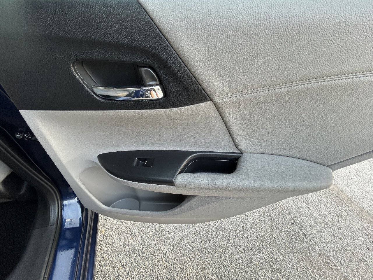 Used 2017 Honda Accord EX-L image 22