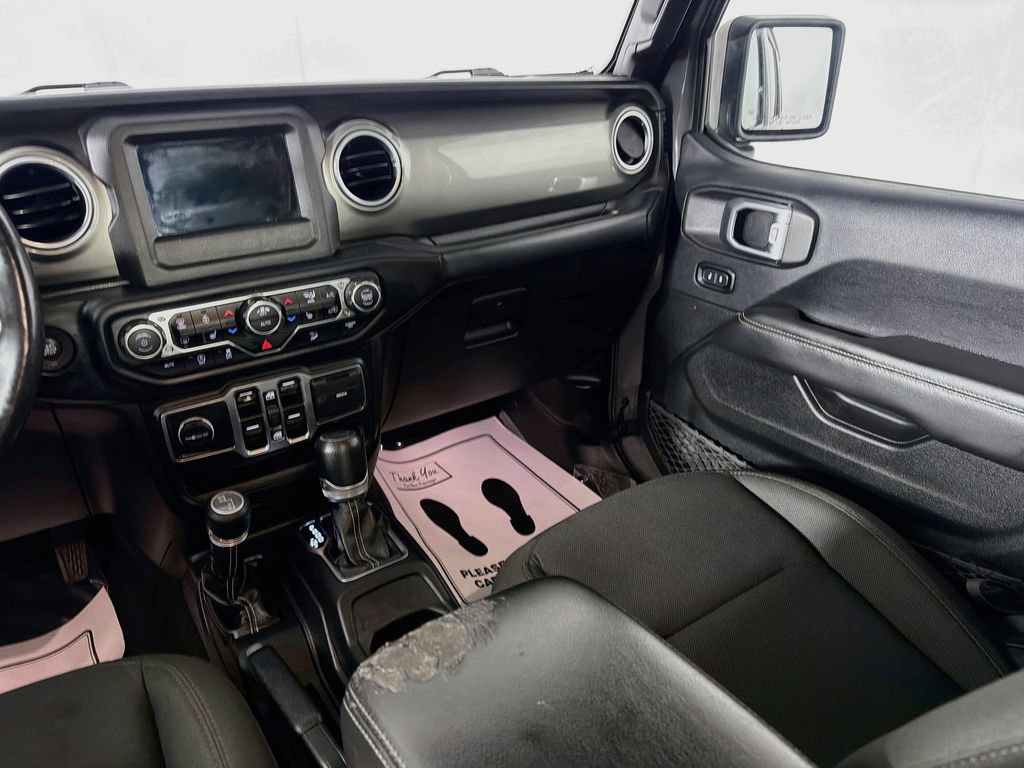 Used 2019 Jeep Wrangler Unlimited Sahara w/ Dual Top Group AWD/4WD image 22