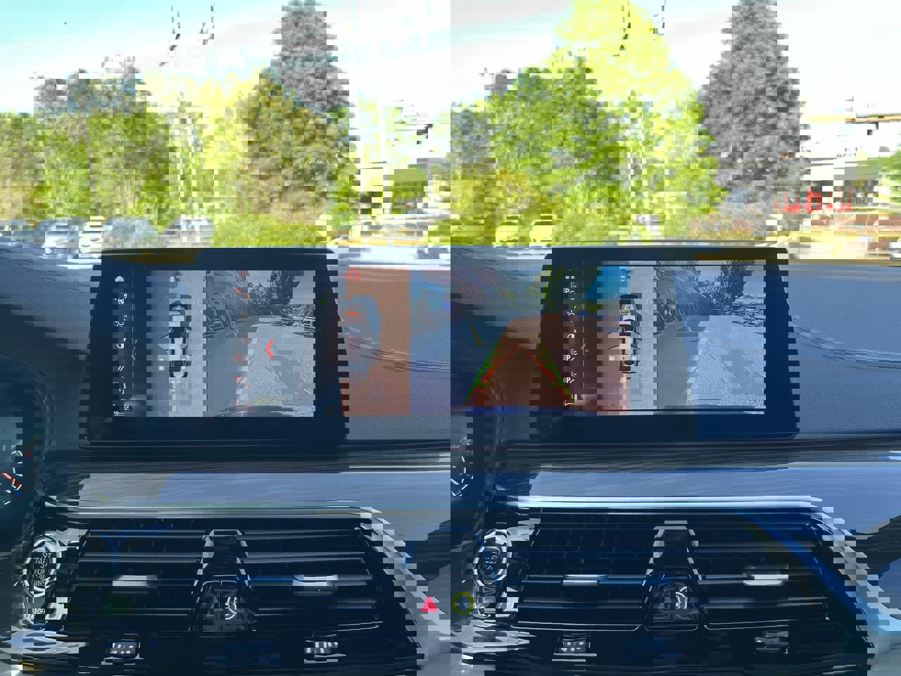 Used 2019 BMW M550i xDrive w/ Premium Package image 25