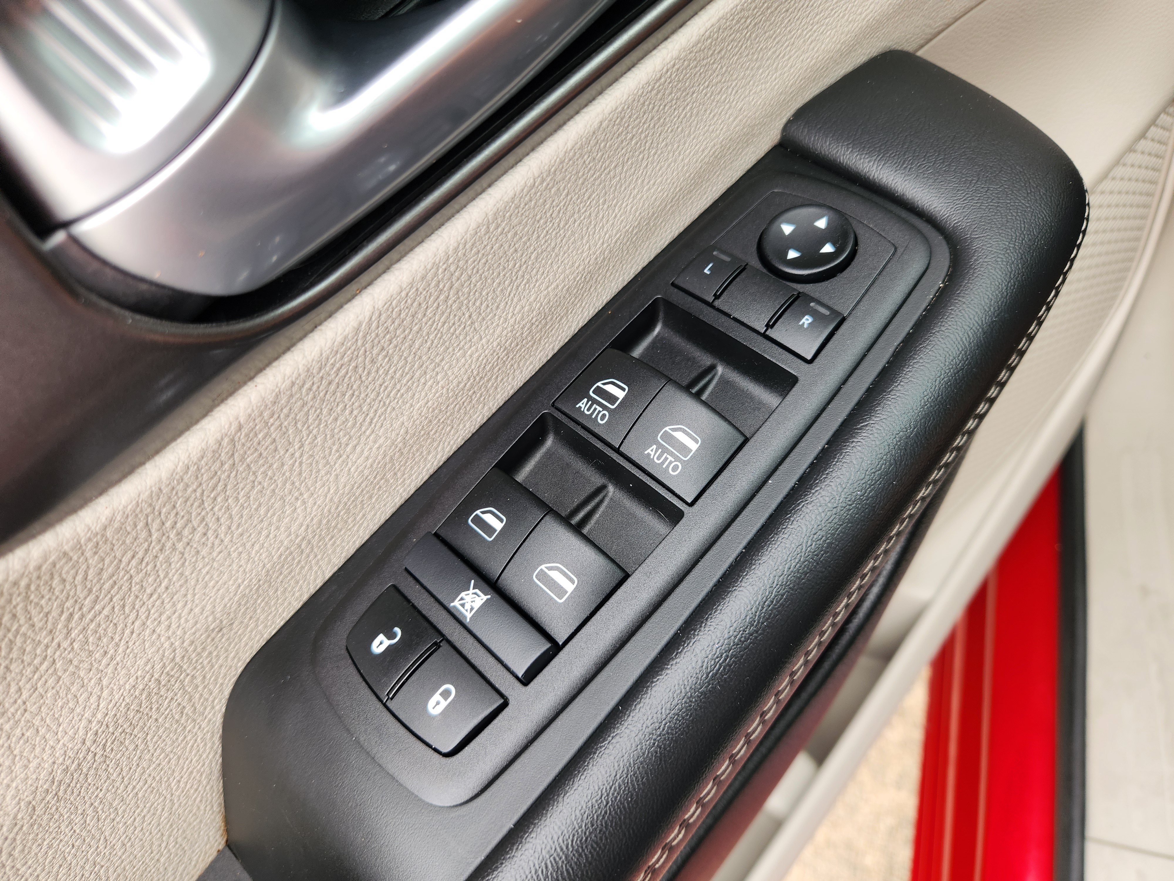 Used 2024 Chrysler Pacifica Touring-L FWD image 25