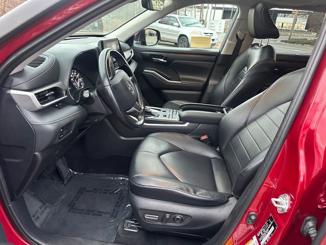 Used 2020 Toyota Highlander XLE image 29