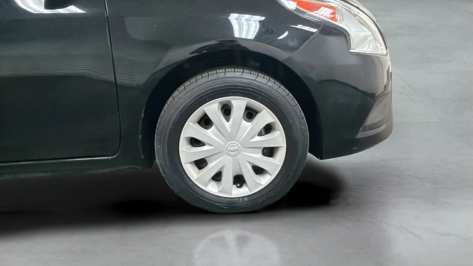 Used 2018 Nissan Versa S Plus FWD image 23