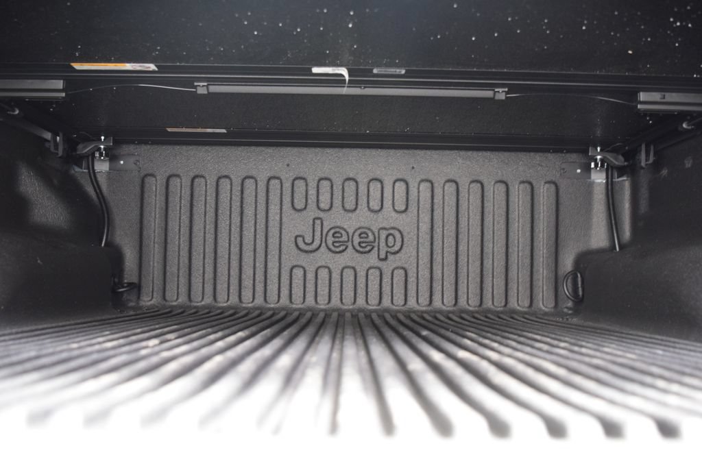Used 2026 Jeep Gladiator Mojave AWD/4WD image 28