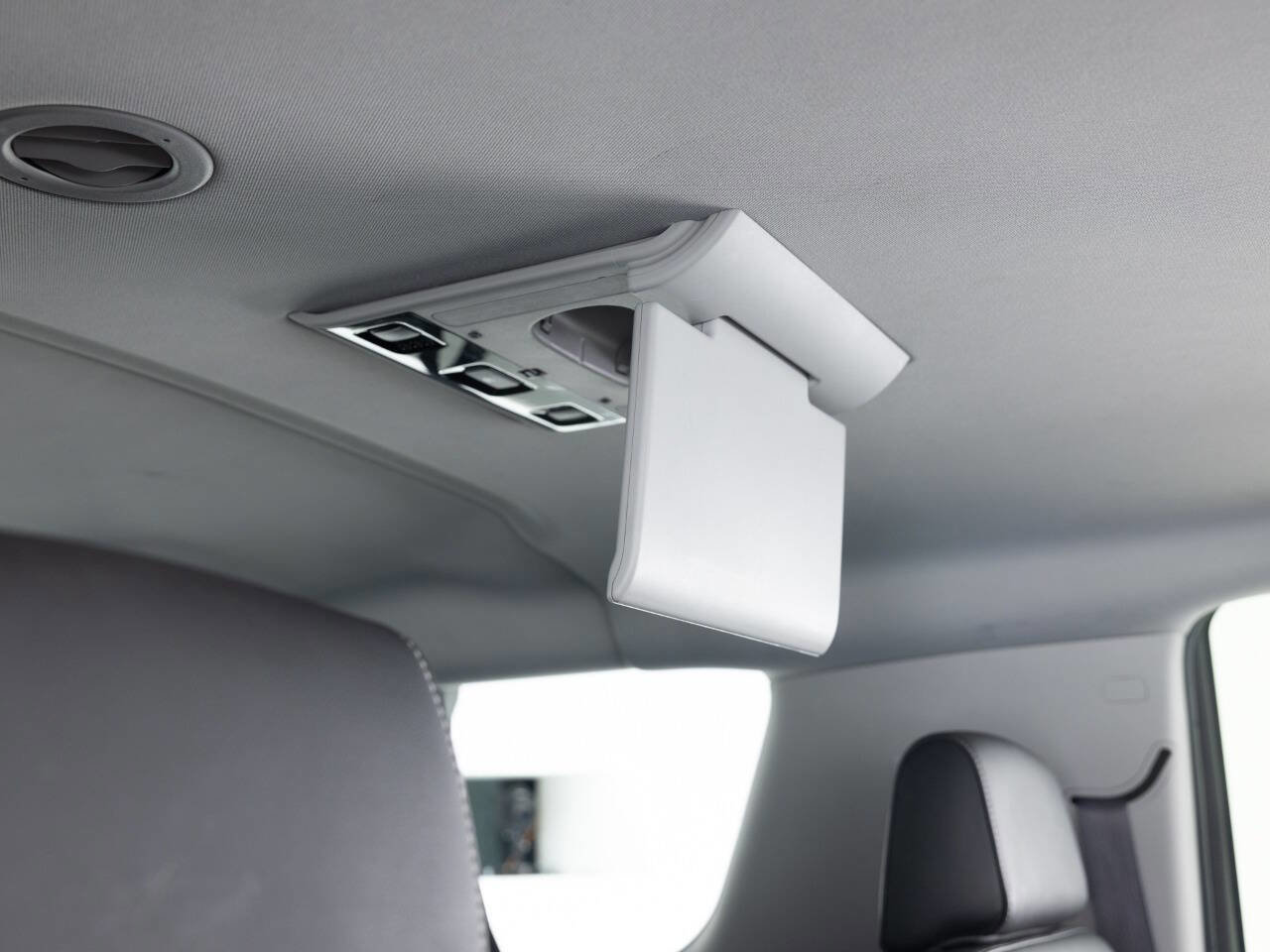 Used 2015 Chevrolet Suburban LTZ image 37