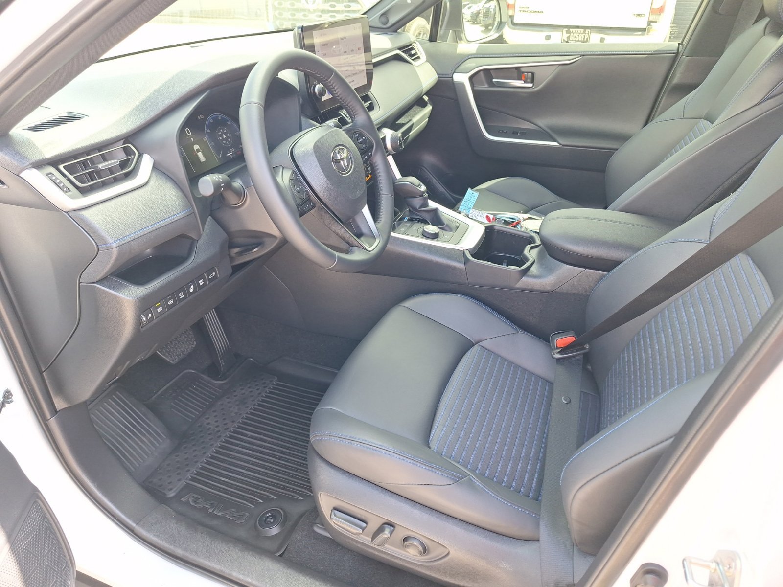Used 2025 Toyota RAV4 XSE w/ Advanced Technology Package AWD/4WD image 16