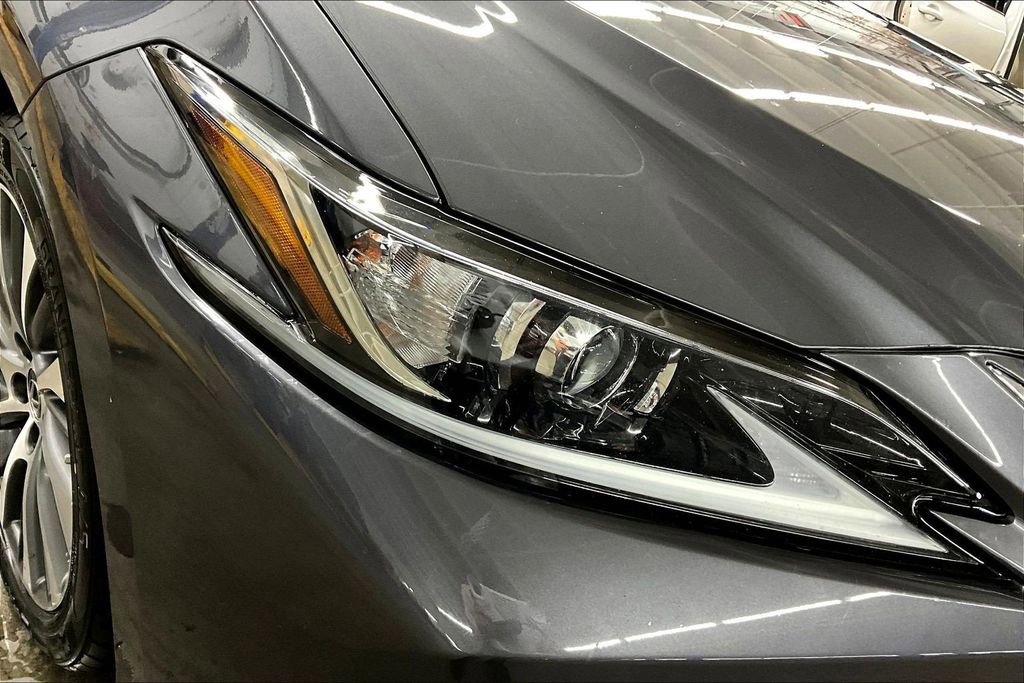 Used 2019 Lexus ES 350 Luxury w/ Premium Package image 32