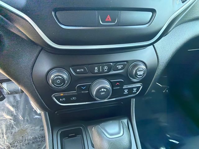 Used 2020 Jeep Cherokee Latitude FWD image 28