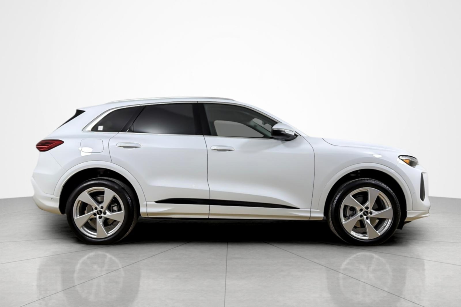 Used 2025 Audi Q5 Premium Plus w/ Premium Plus AWD/4WD image 6