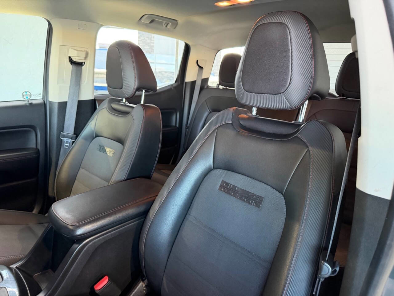 Used 2015 GMC Canyon SLE image 18