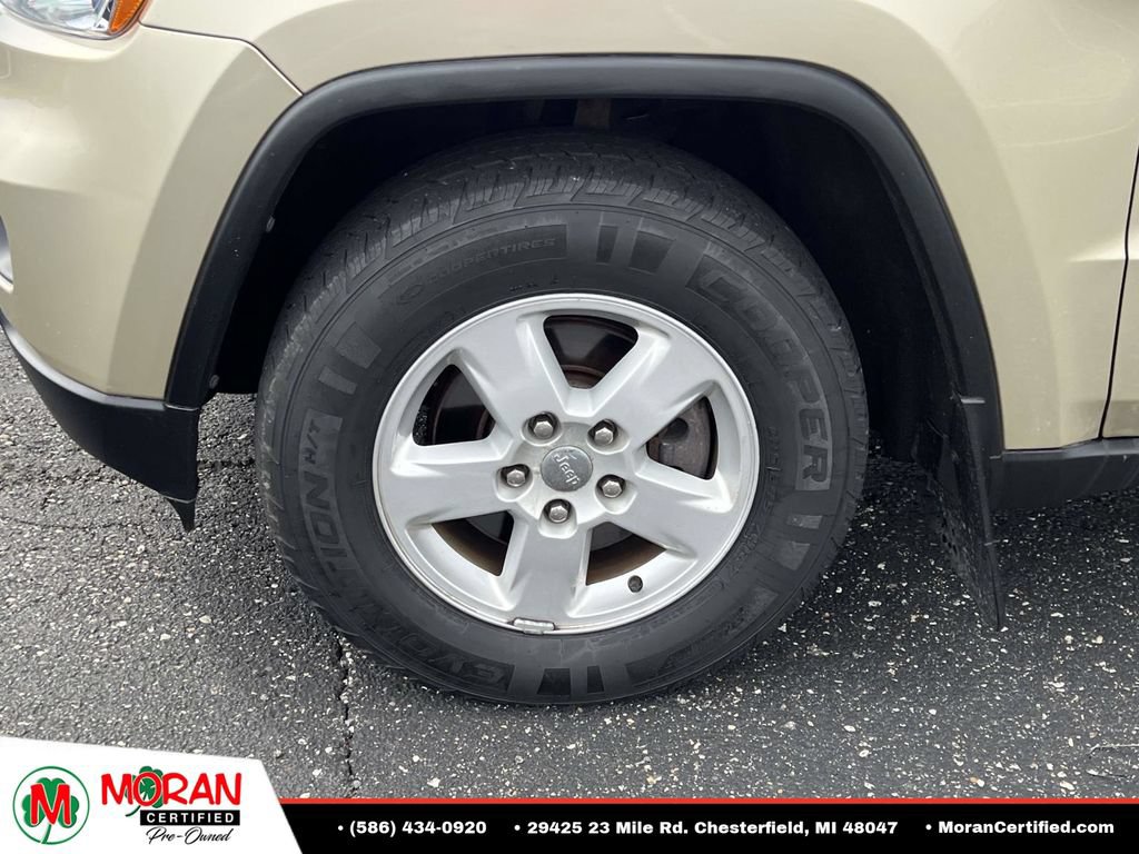 Used 2011 Jeep Grand Cherokee Laredo AWD/4WD image 9