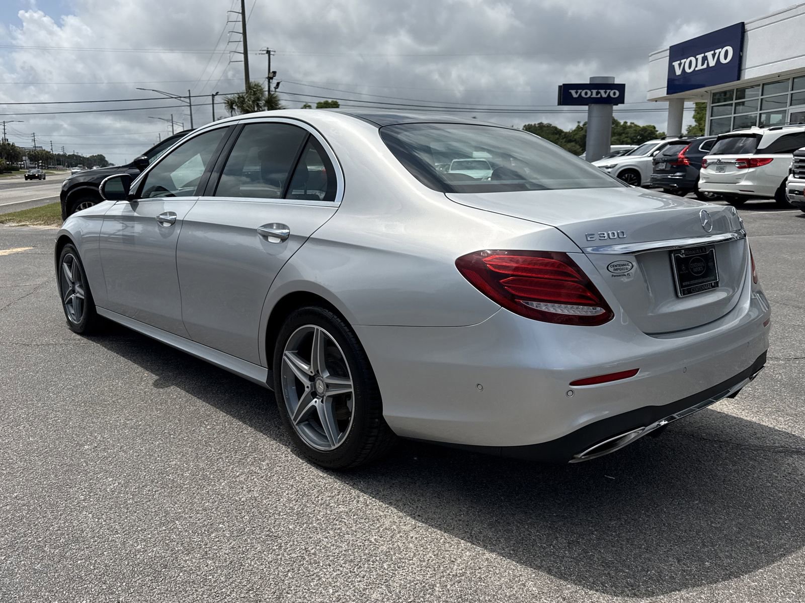 Used 2017 Mercedes-Benz E 300 4MATIC image 3
