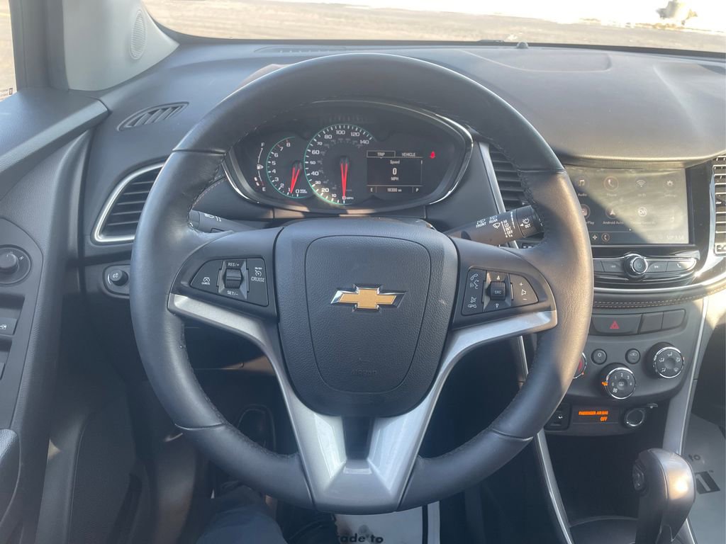 Used 2022 Chevrolet Trax LT w/ LT Convenience Package image 17